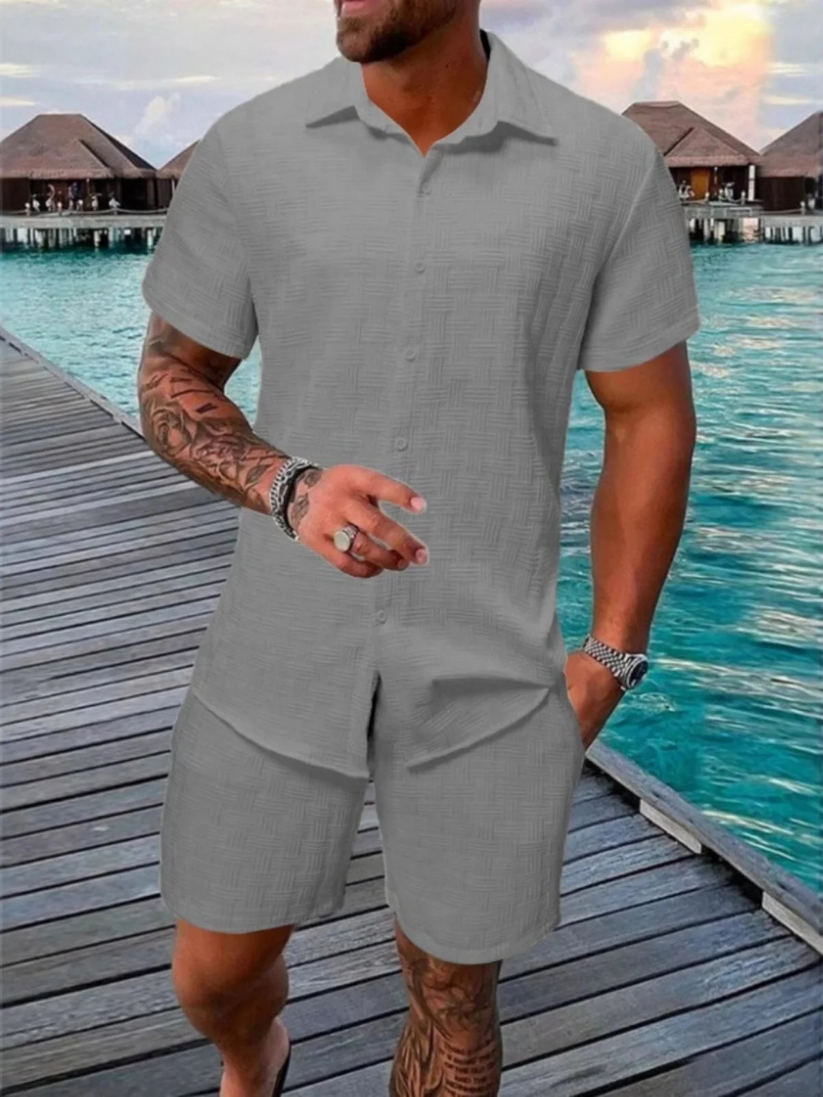 Nuevo modelo de traje de playa informal de verano para hombre, camisa cómoda deportiva elegante con cuello, pantalones cortos de manga corta, conjunto de dos piezas