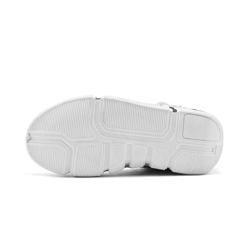 Zapatillas altas para niños 2025 Otoño/Invierno nuevo estilo zapatos deportivos para niños hebilla estudiante zapatos casuales de lana de suela blanda