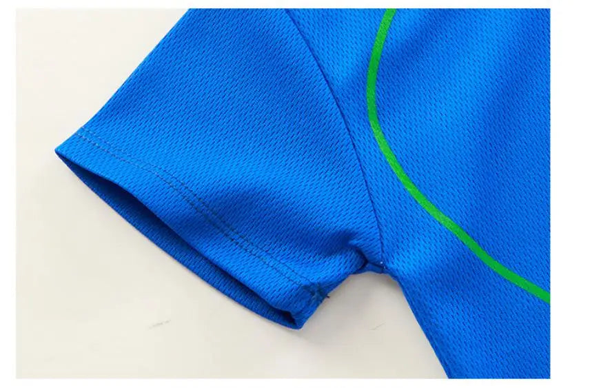 Conjunto deportivo de verano para niños, versión coreana, con estampado de letras, de secado rápido, con pantalones cortos y manga corta.