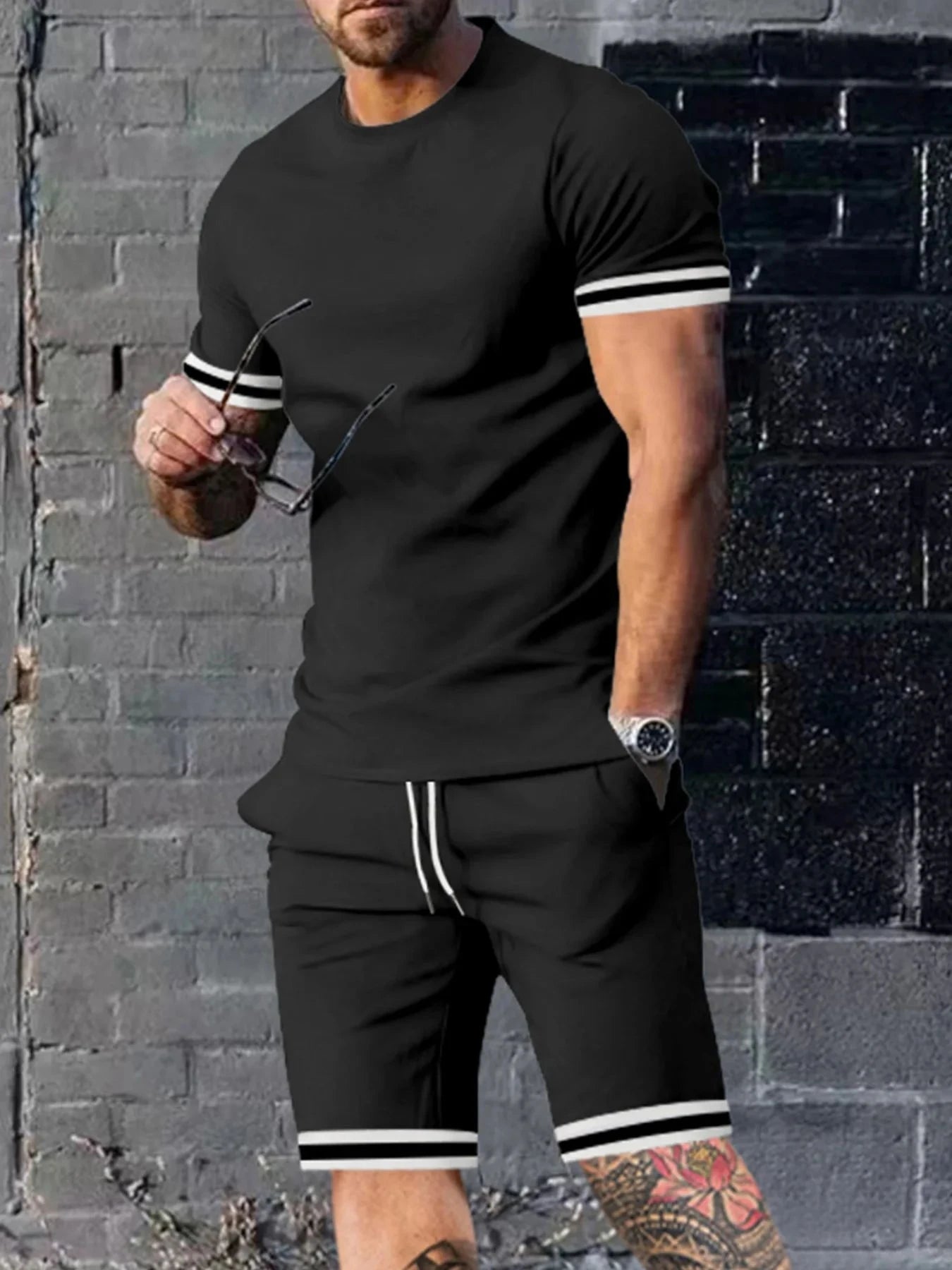 Conjunto Hombre Rayas Minimalistas | Camiseta y Pantalón Corto Verano