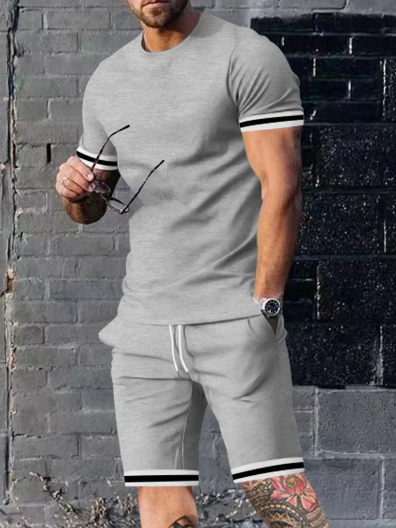 Conjunto Hombre Rayas Minimalistas | Camiseta y Pantalón Corto Verano