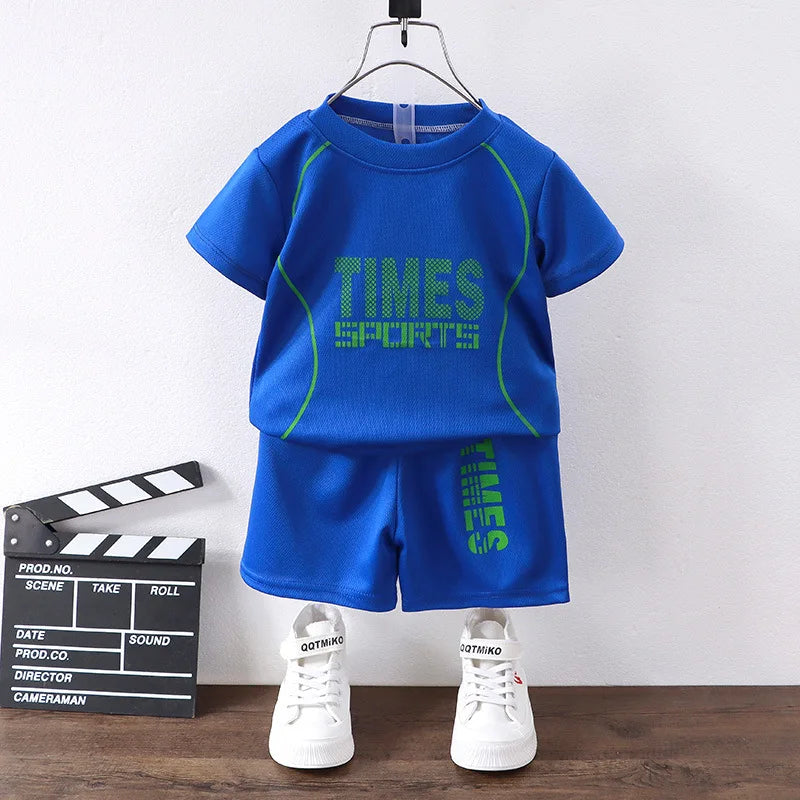 Conjunto deportivo de verano para niños, versión coreana, con estampado de letras, de secado rápido, con pantalones cortos y manga corta.