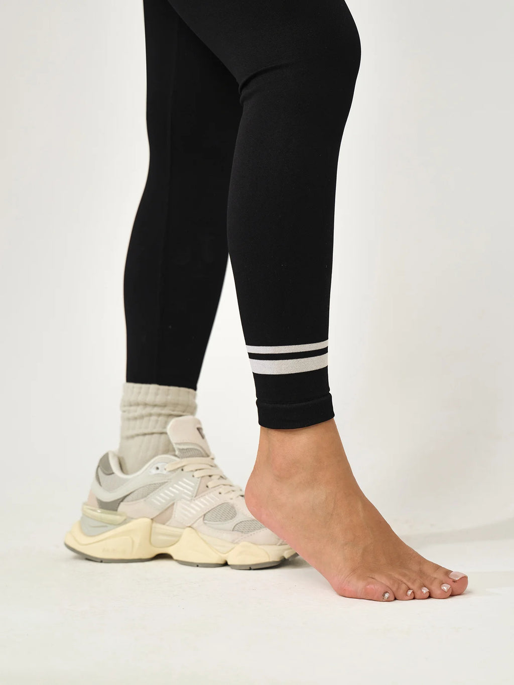 Conjuntos de yoga para deportes de otoño e invierno, tops de manga larga con cuello redondo para mujer y pantalones ajustados, ropa de yoga para fitness al aire libre