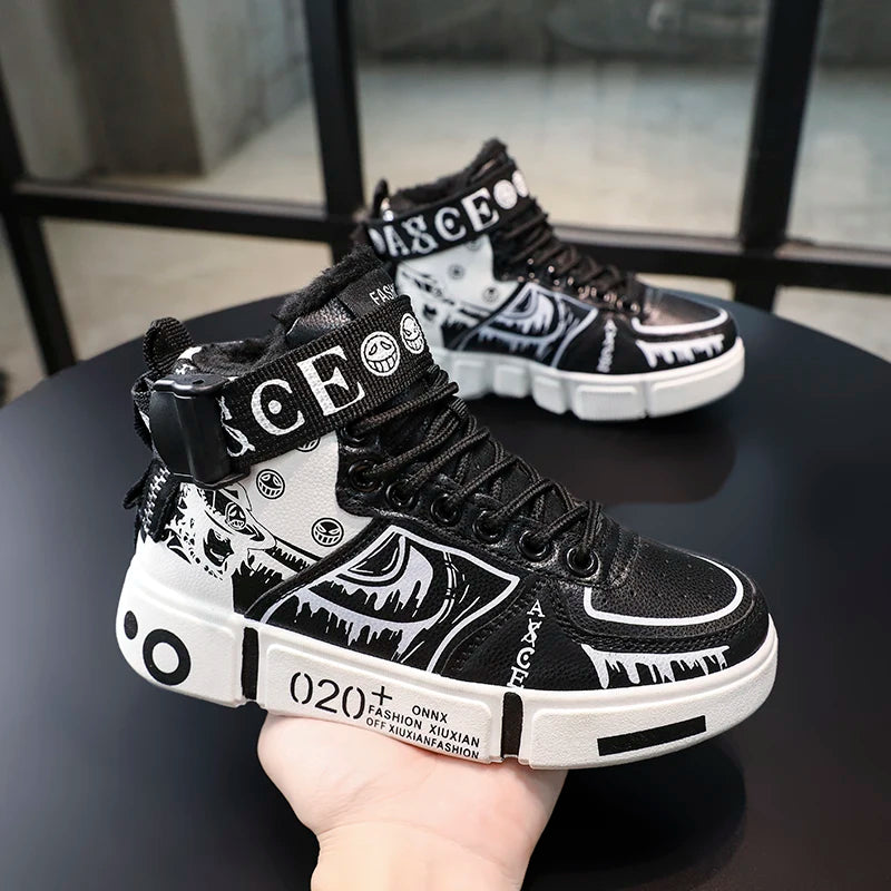 Zapatillas altas para niños 2025 Otoño/Invierno nuevo estilo zapatos deportivos para niños hebilla estudiante zapatos casuales de lana de suela blanda