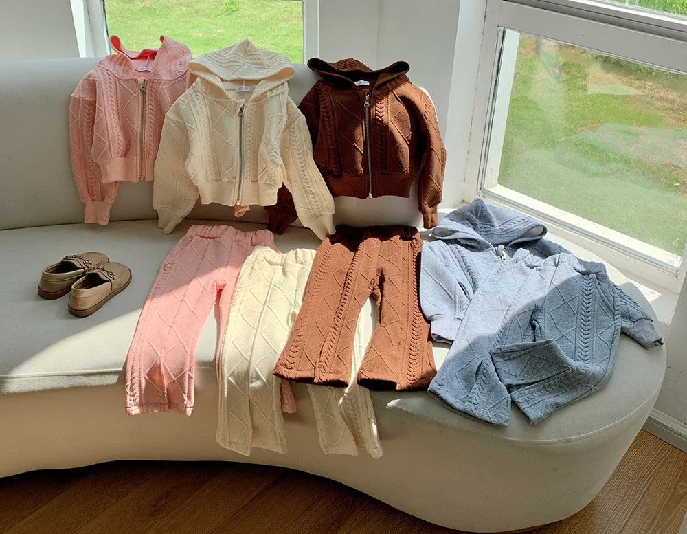 Conjunto de dos piezas para niñas, ropa de otoño, Top corto de punto de manga larga, pantalones acampanados divididos, nuevo estilo coreano