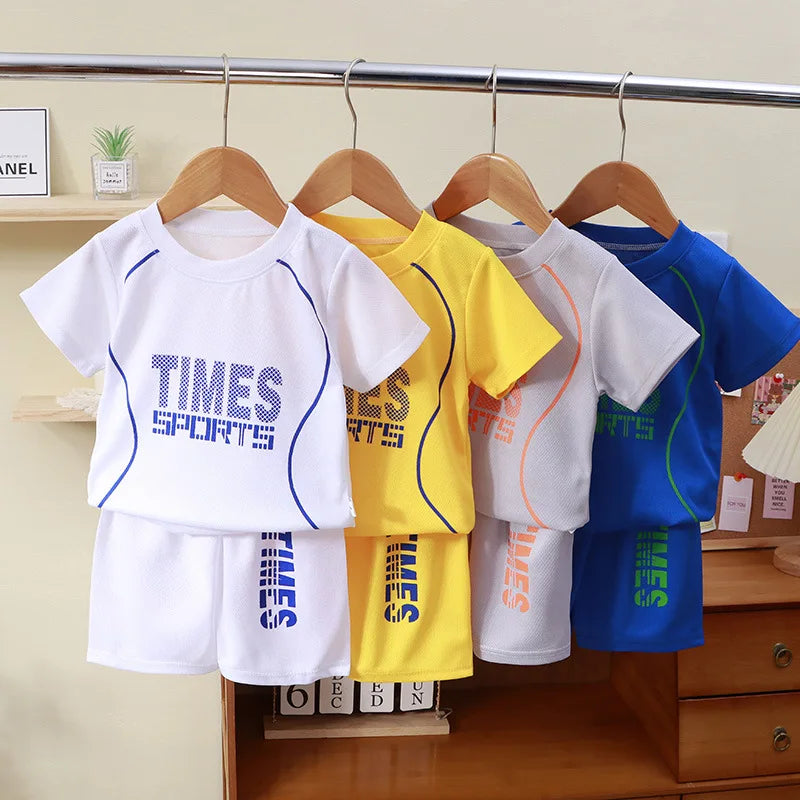 Conjunto deportivo de verano para niños, versión coreana, con estampado de letras, de secado rápido, con pantalones cortos y manga corta.