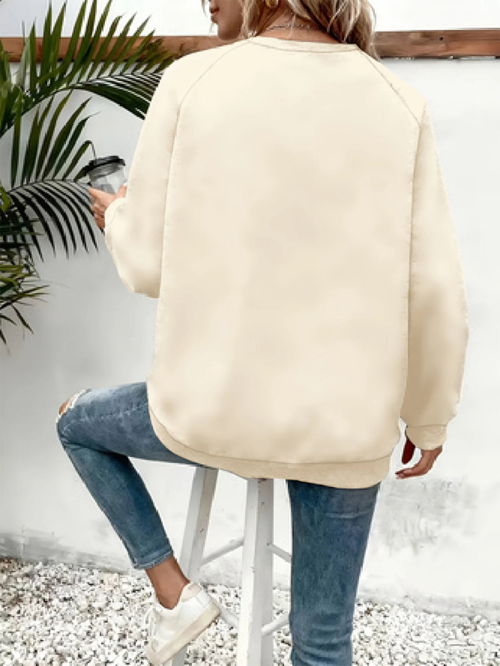 2025 Un nuevo estilo de otoño e invierno de sudadera de manga larga y talla grande con estampado de corazón para mujeres en Europa y América