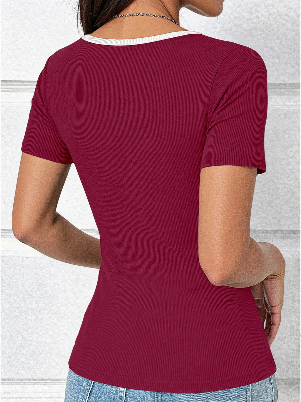 Camiseta corta de estilo coreano con cuello en V y ribetes en contraste, top corto ajustado, camiseta de manga corta con estética de los años 90, camiseta básica informal de verano