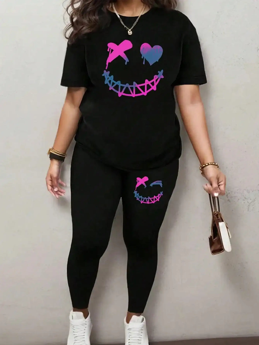 Conjunto de Dos Piezas para Mujer 2026, Camiseta Casual de Manga Corta con Cuello Redondo y Estampado de Sonrisa para las Cuatro Estaciones + Pantalones Ajustados con Estampado