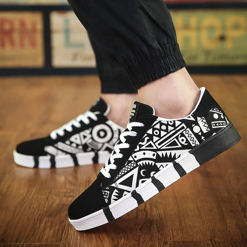 Nuevos Zapatos de tabla a la moda de verano para hombre, Zapatos deportivos antideslizantes para caminar al aire libre, Zapatillas deportivas con patrón de lona, Zapatos informales para hombre