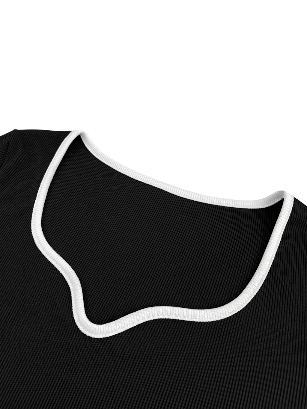 Camiseta corta de estilo coreano con cuello en V y ribetes en contraste, top corto ajustado, camiseta de manga corta con estética de los años 90, camiseta básica informal de verano