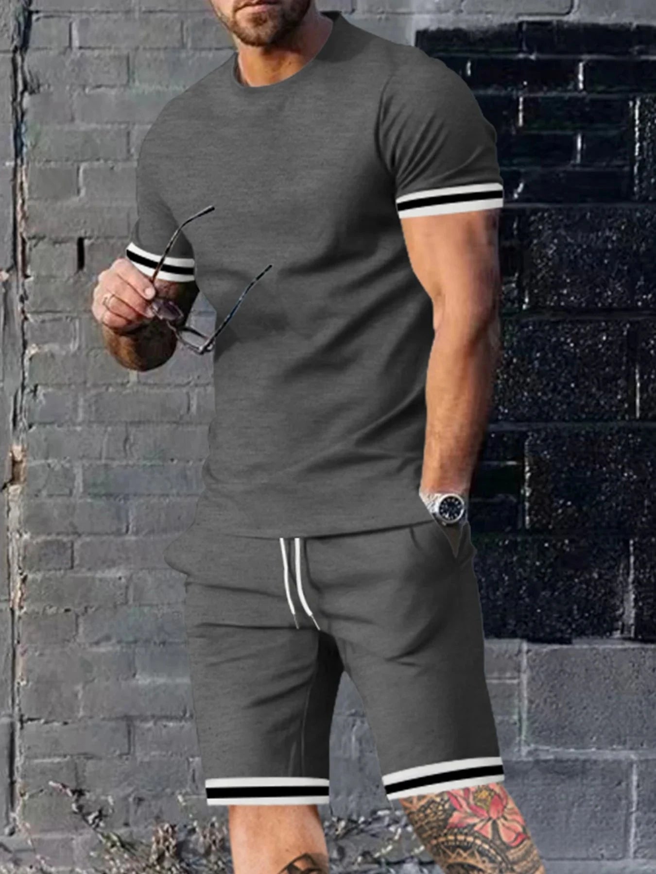 Conjunto Hombre Rayas Minimalistas | Camiseta y Pantalón Corto Verano