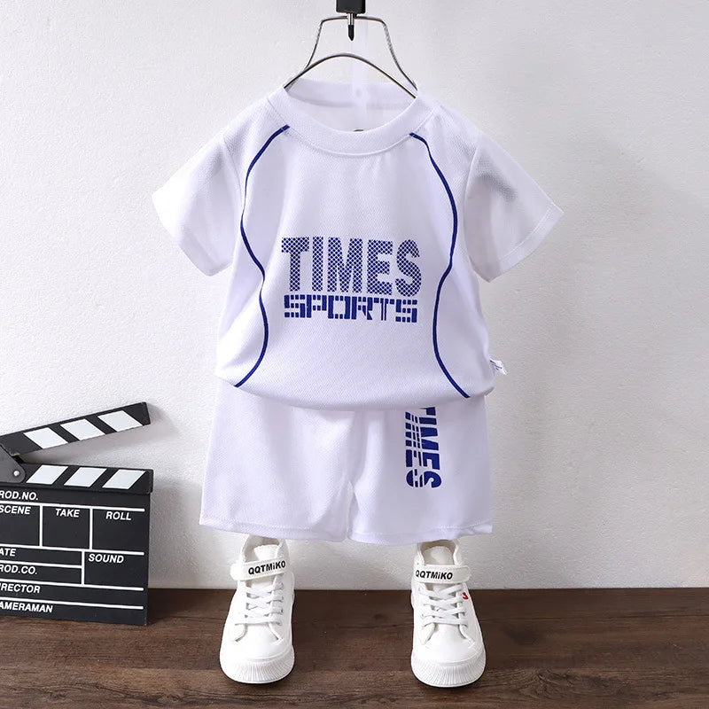 Conjunto deportivo de verano para niños, versión coreana, con estampado de letras, de secado rápido, con pantalones cortos y manga corta.