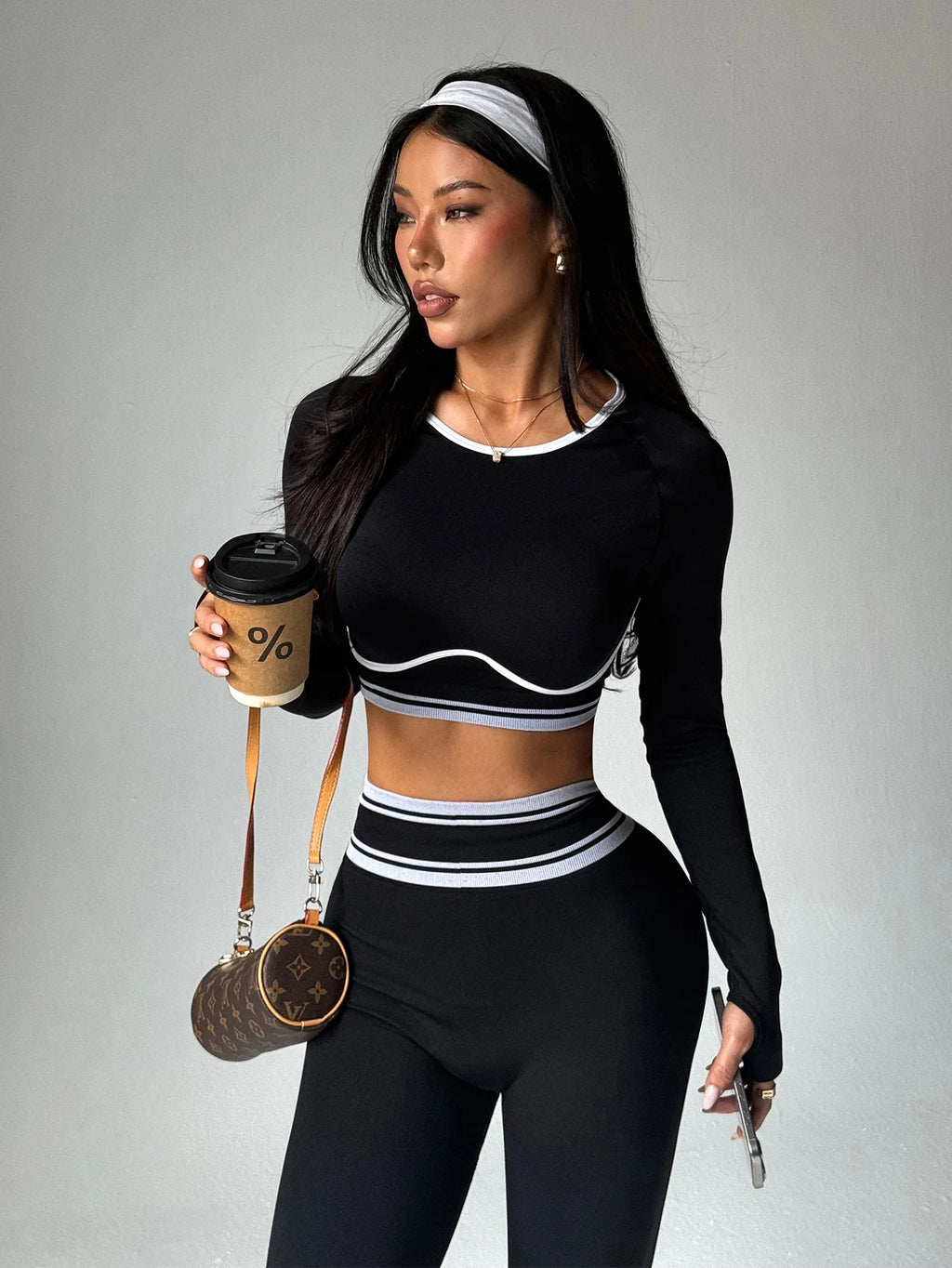 Conjuntos de yoga para deportes de otoño e invierno, tops de manga larga con cuello redondo para mujer y pantalones ajustados, ropa de yoga para fitness al aire libre