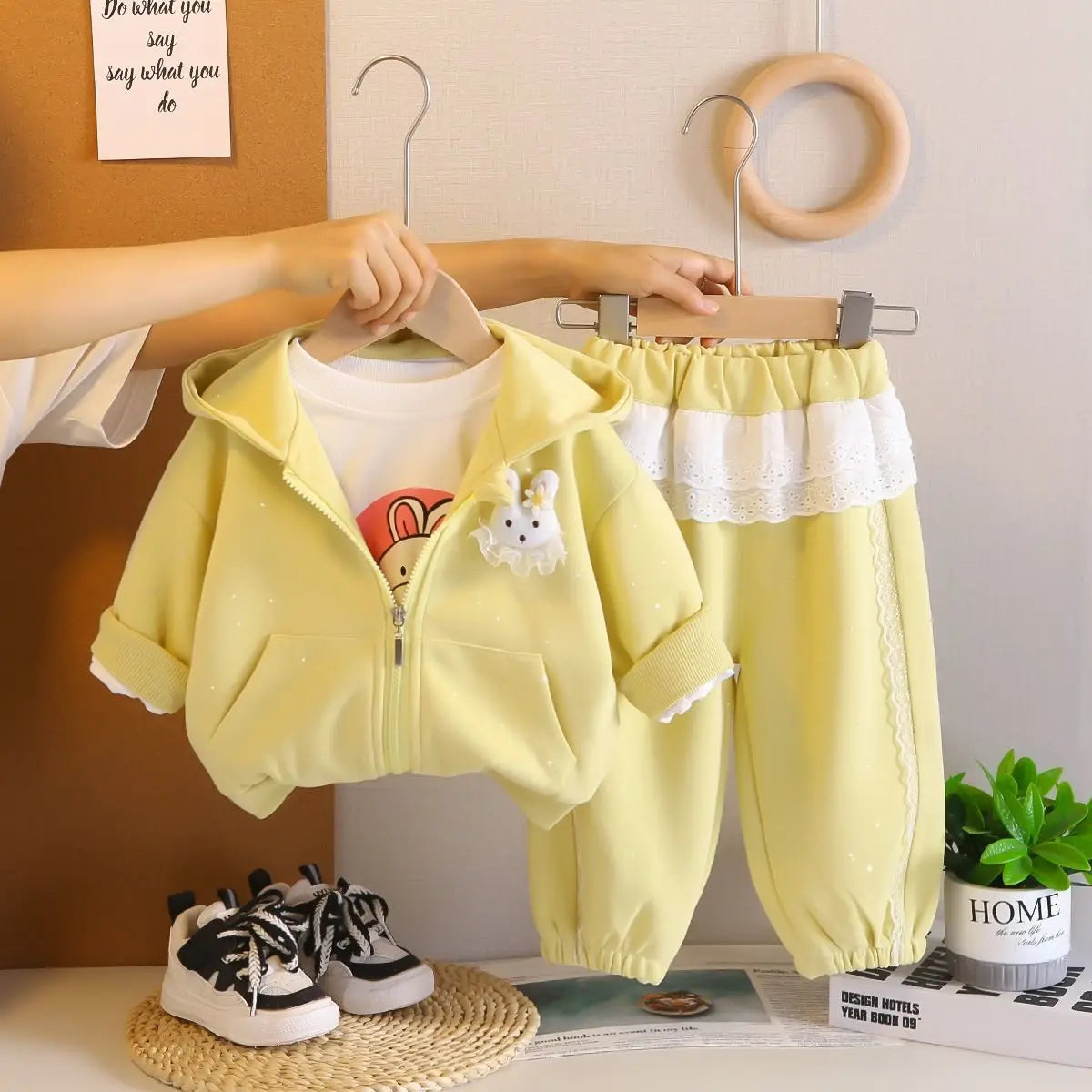 Conjunto Bebé Niña 3 Piezas - Abrigo + Camiseta + Pantalón