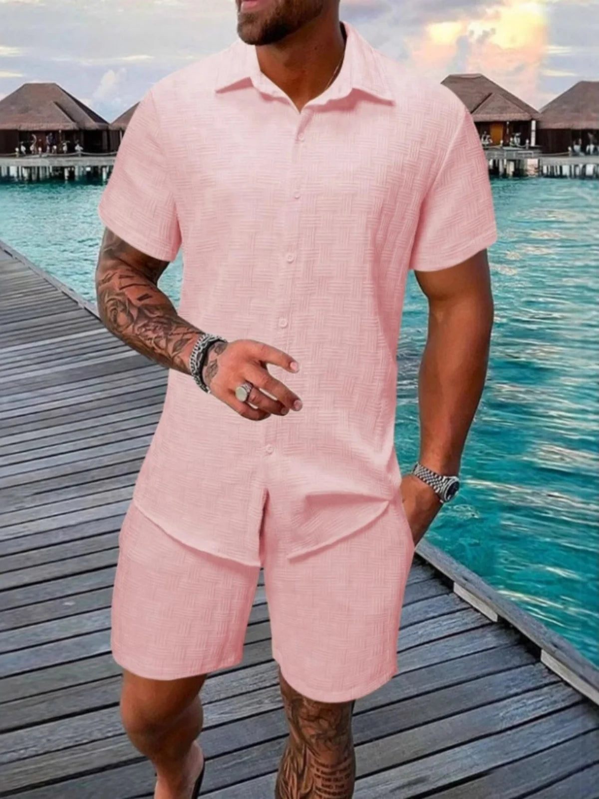 Nuevo modelo de traje de playa informal de verano para hombre, camisa cómoda deportiva elegante con cuello, pantalones cortos de manga corta, conjunto de dos piezas
