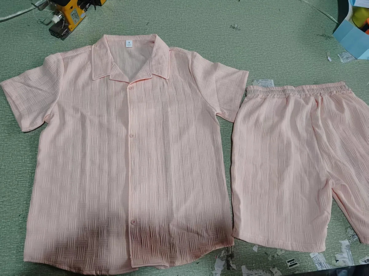 Nuevo modelo de traje de playa informal de verano para hombre, camisa cómoda deportiva elegante con cuello, pantalones cortos de manga corta, conjunto de dos piezas