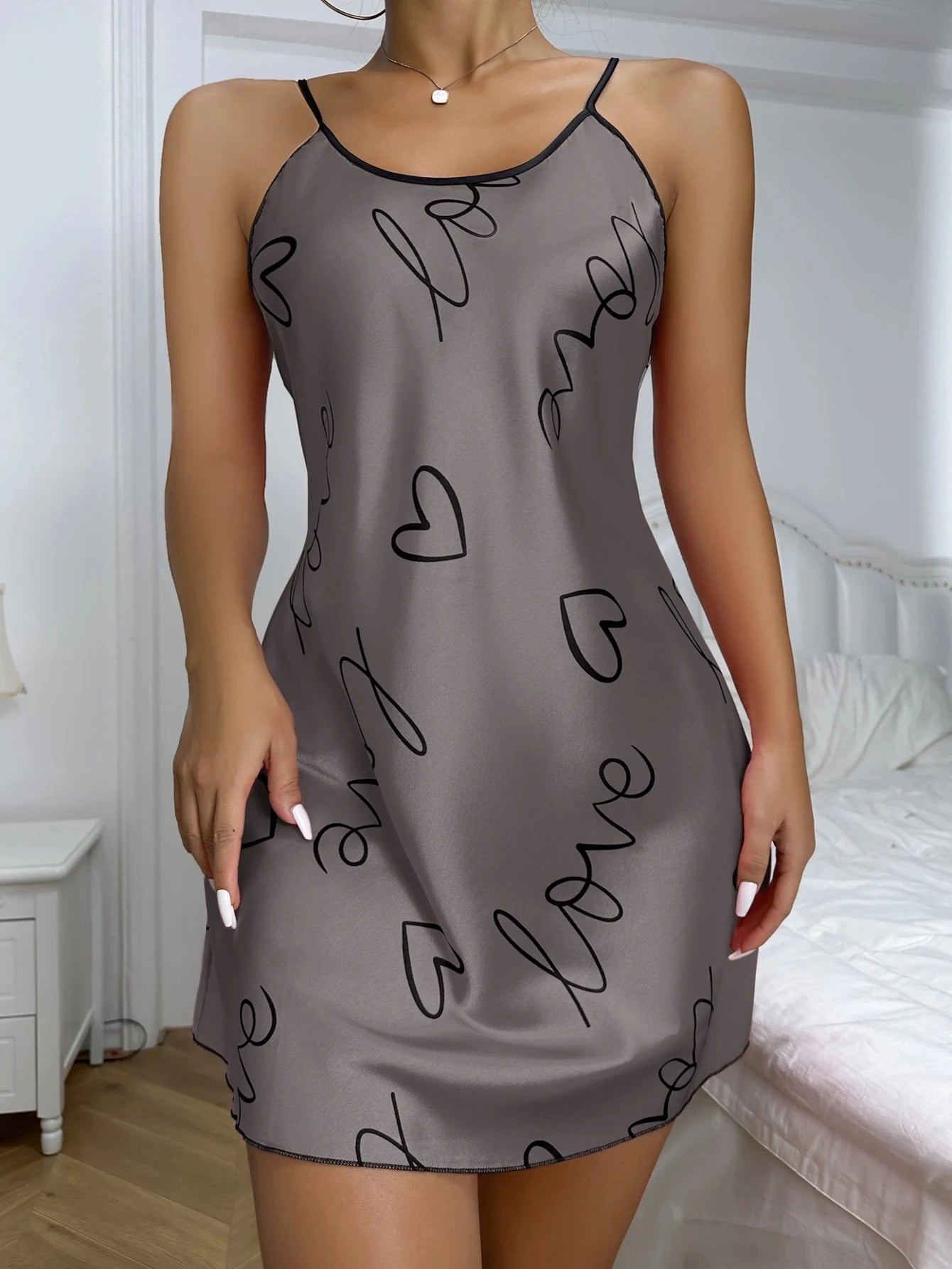 Camisón con estampado de corazón Vestido de dormir elegante con cuello redondo y espalda cruzada Ropa de dormir para mujer