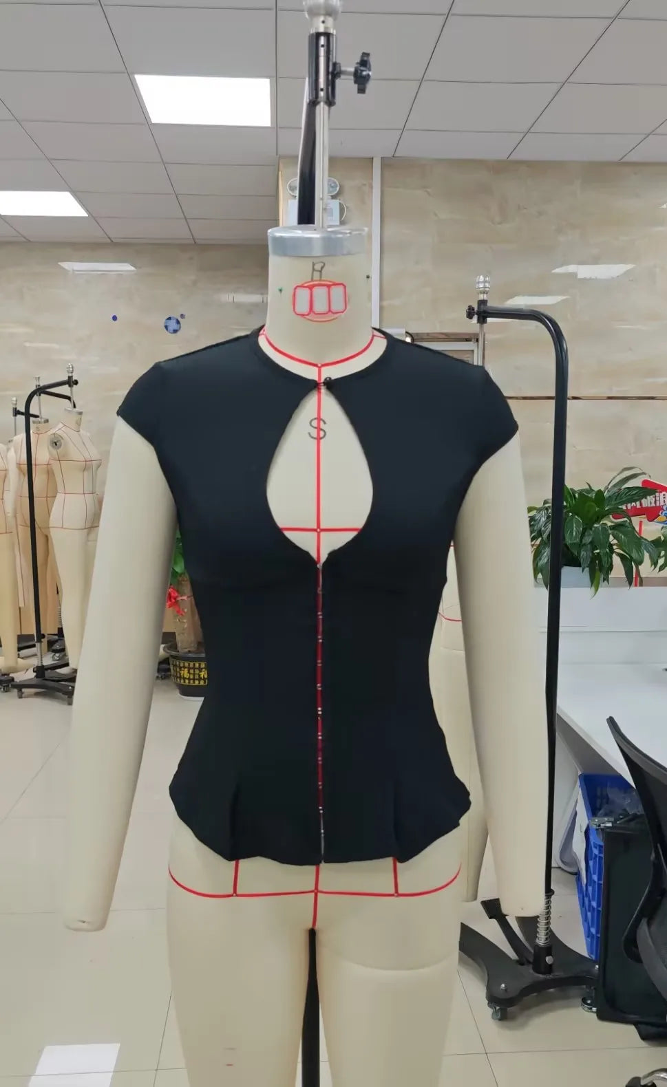Camiseta ajustada de verano para mujer, informal, con abertura tipo llave, cierre de gancho y ojal, manga corta, estilo grunge para ropa urbana