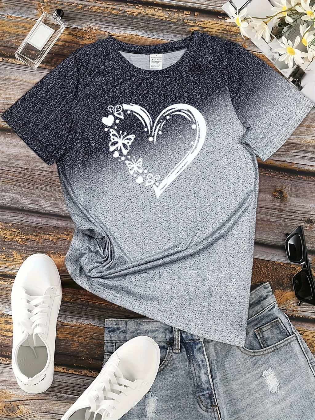 Camiseta con estampado de corazón para mujer, ropa de gran tamaño, camisetas, blusa de cuello redondo, diseño Original, nuevo estilo 2024