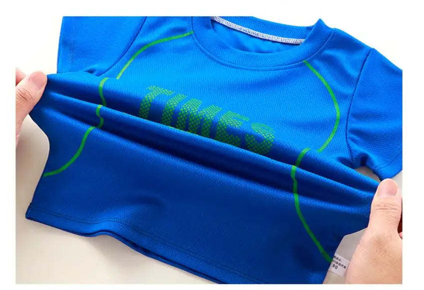 Conjunto deportivo de verano para niños, versión coreana, con estampado de letras, de secado rápido, con pantalones cortos y manga corta.