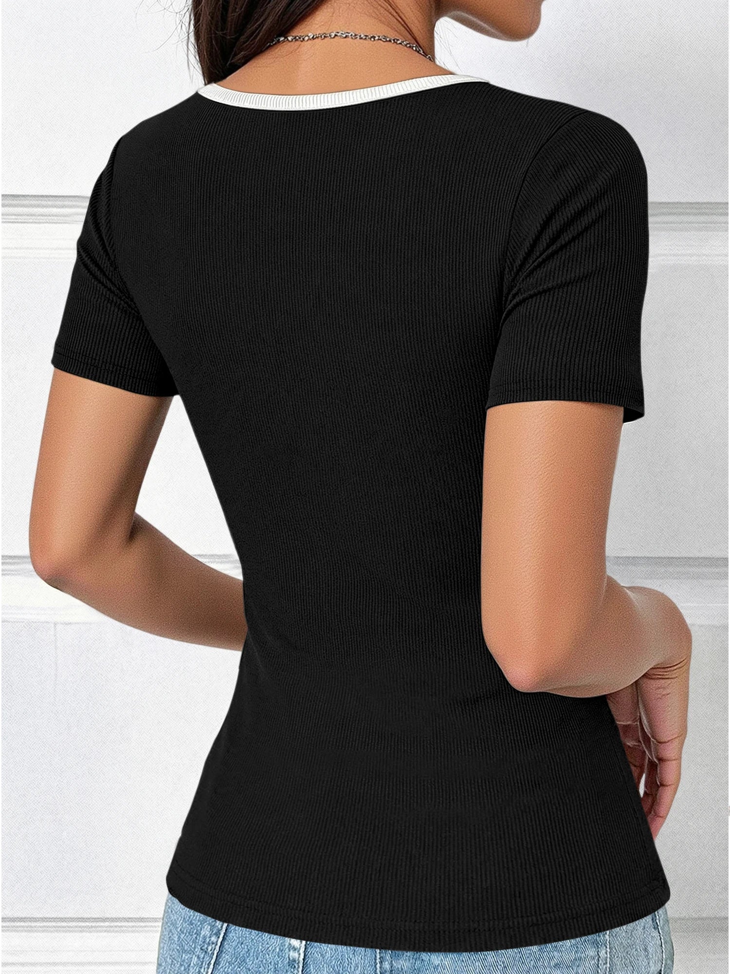Camiseta corta de estilo coreano con cuello en V y ribetes en contraste, top corto ajustado, camiseta de manga corta con estética de los años 90, camiseta básica informal de verano